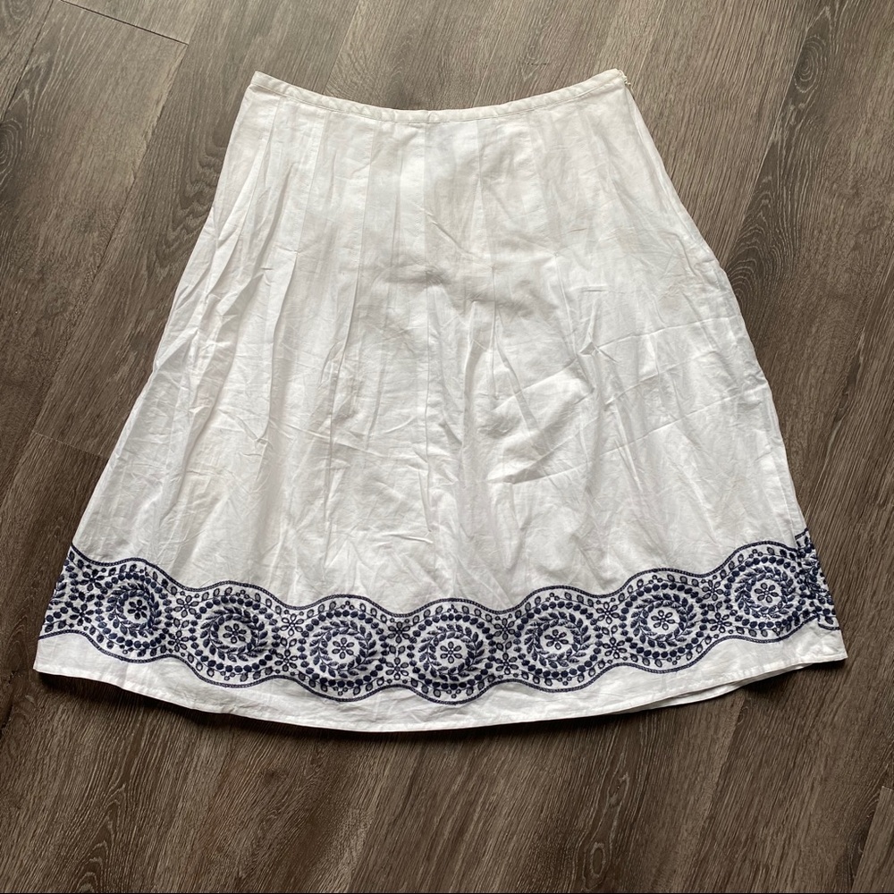 NWT Ann Taylor White Skirt w/ Navy Stitching